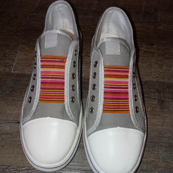 Sneakers (not branded) Size 9.0 (new w/out tags) - Picture 2 of 4